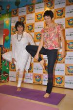 Yana Gupta with Shelly Khera of SLIM SUTRA launches Meditation and Slimming DVD in Planet M on 2nd July 2011  (28).JPG
